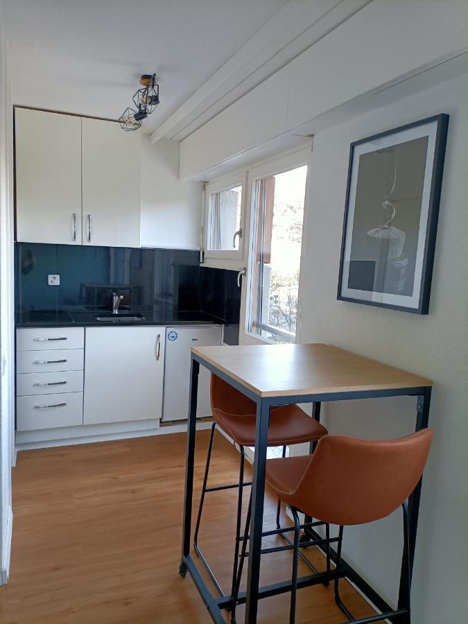 Studio lumineux bien placé en ville de Sion Extérieur photo