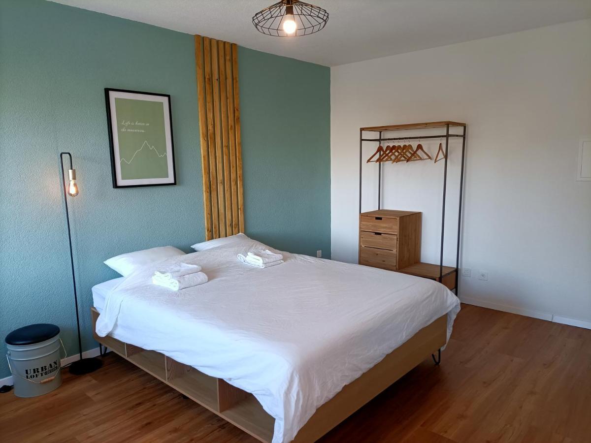 Studio lumineux bien placé en ville de Sion Extérieur photo